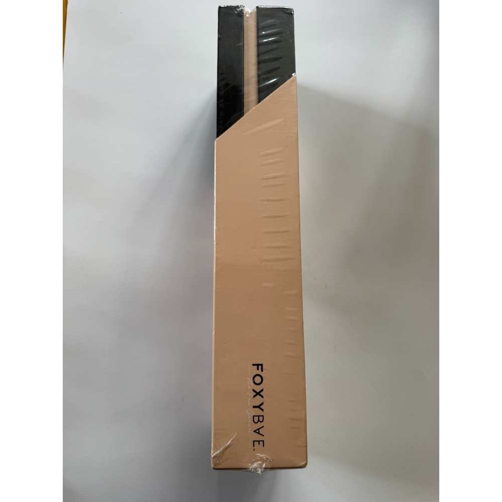 FOXYBAE Trés Sleek Flat Iron Titanium Plates 450°F Digital Auto Shut-Off - Picture 14 of 14